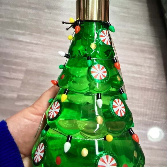 New Christmas Christmas Tree Refillable Soap- Peppermint 16.9 fl oz - Picture 1 of 4